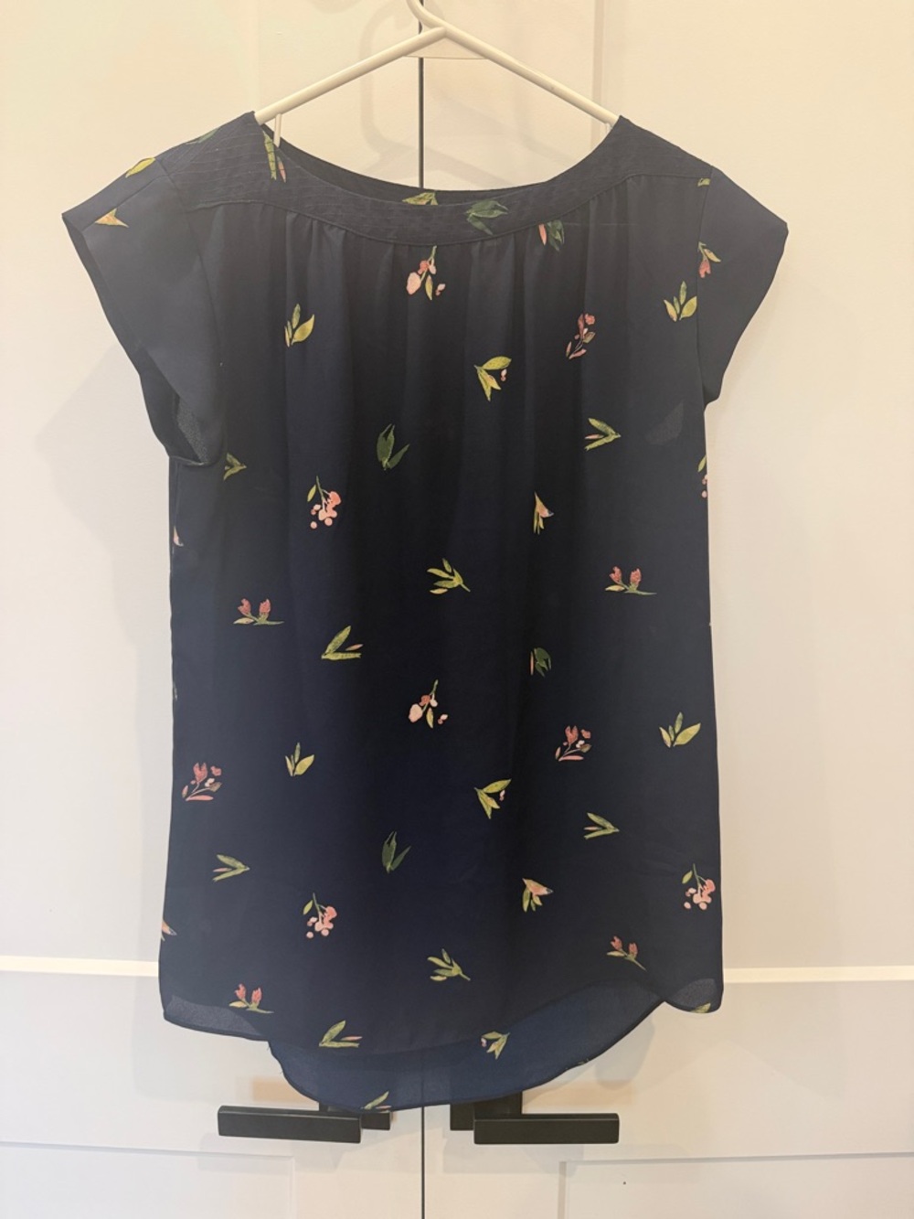 Reitmans Navy Floral Cap Sleeve Blouse